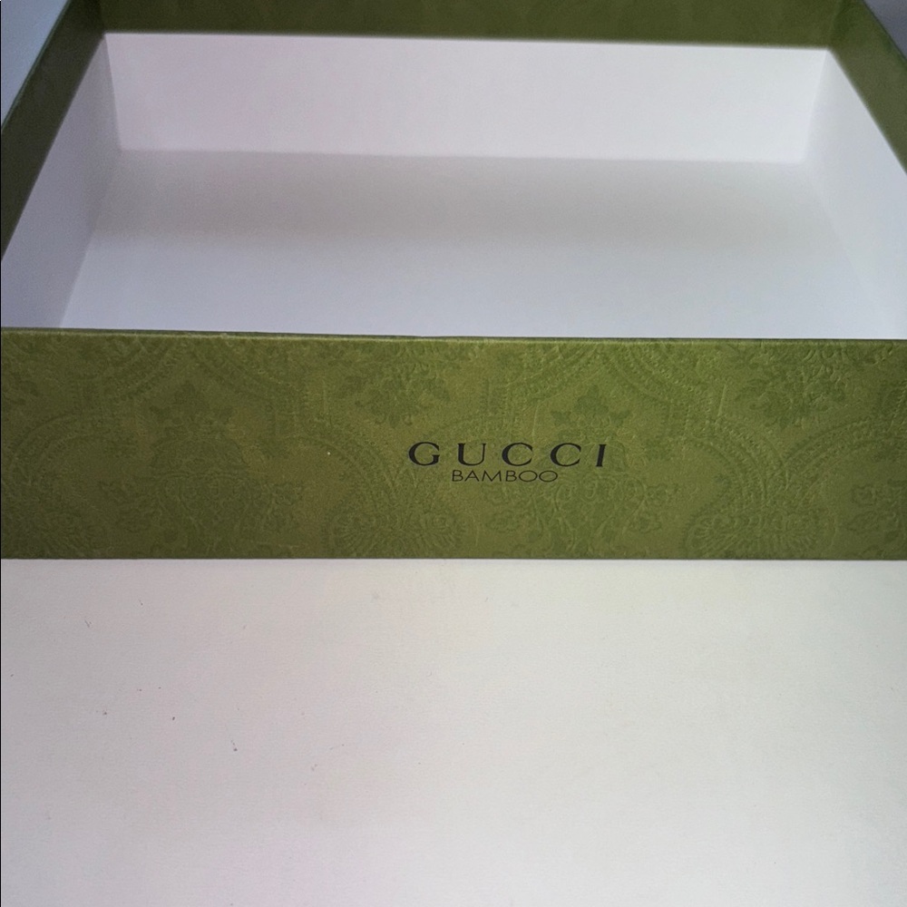 Gucci Beauty Wishes Box in Olive - Picture 5 of 7